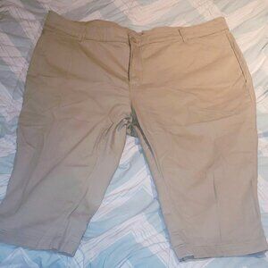 St. John's Bay Secretly Slender Mid-Rise Capri Pant in Women's Size 22W